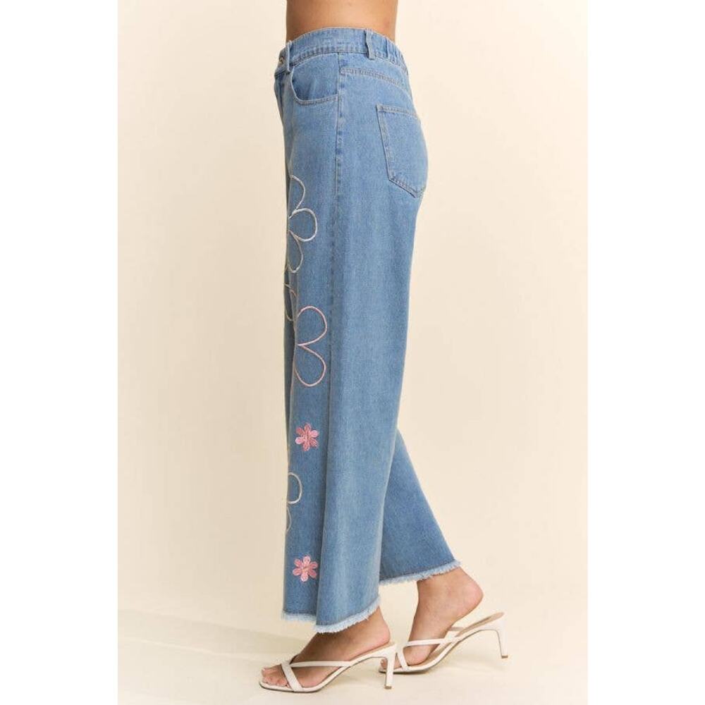 NWT Flower Embroidered Cropped Wide-Leg Denim Pant: Denim Blue / M - Picture 5 of 10
